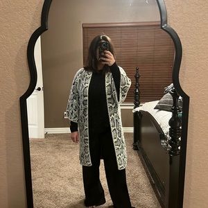 Akemi and Kin black and white cardigan size S